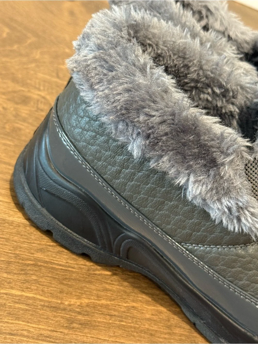 Women’s Easy Street Flurry Gray Waterproof Winter Booties Faux Fur Trim 8.5